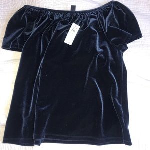 Off the shoulder blue velvet T